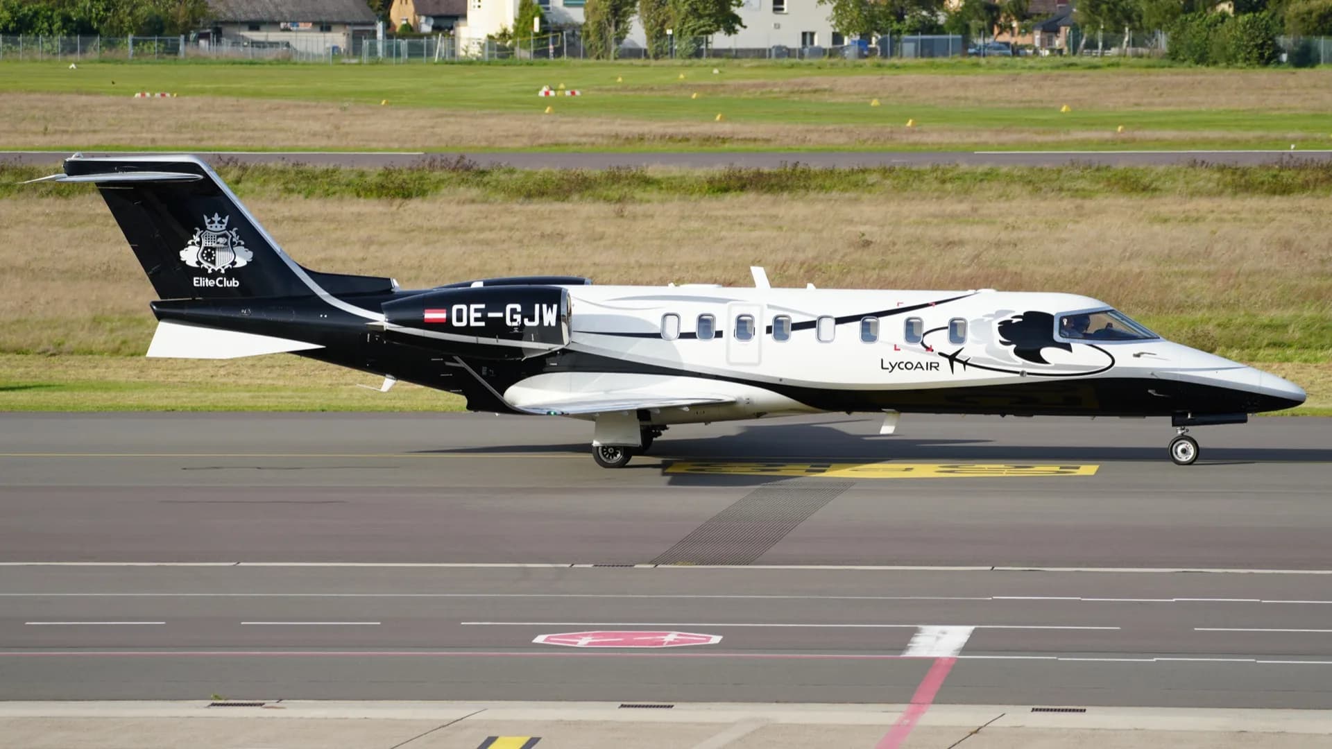 Learjet 75