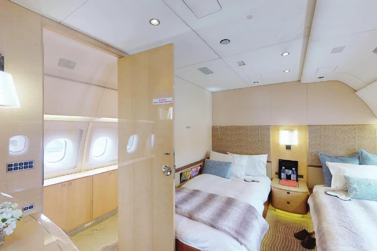 ACJ319 9H-LIV private bedroom with two flat beds