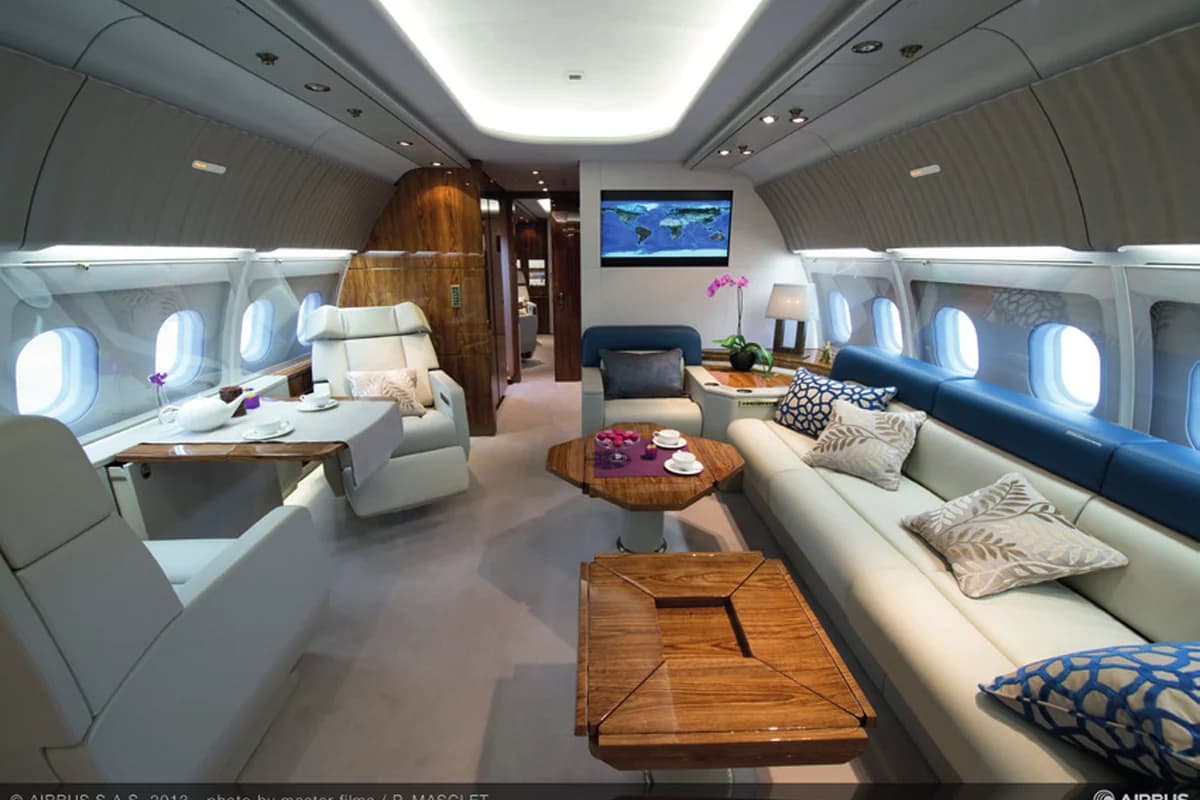 ACJ318 9H-BDONE lounge with divans and coffee table