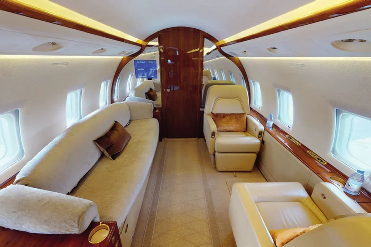 Challenger 604 UP-CL602 cabin with cream leather club seats